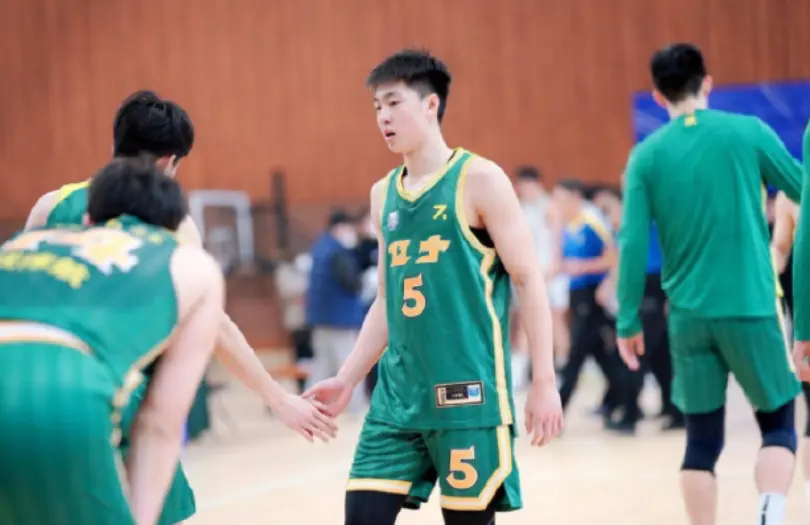 和黄秋实在, div, img